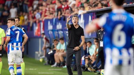 Fotos del partido Osasuna-Real Sociedad y del homenaje a la plantilla de 2005./