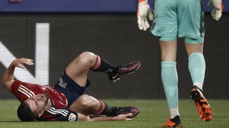 Iker Muñoz, tras recibir un pisotón de Mikel Merino en el área de la Real Sociedad. El árbitro entendió que no había penalti