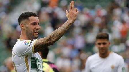Tete Morente, centrocampista del Elche, celebra su gol