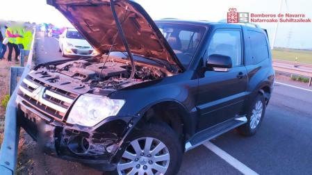 Tres heridos leves tras colisionar dos vehículos en la A-68 a la altura de Cortes