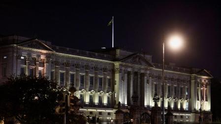 Fuerzas de seguridad en el exterior del Palacio de Buckingham