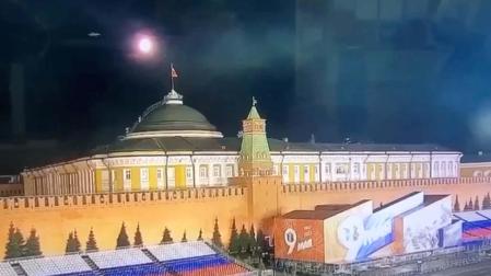 Un objeto volante no identificado, acercándose al Kremlin
