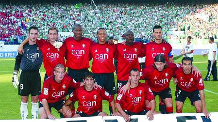 EL ONCE DEL CALDERÓN. En la fila inferior y, de izquierda a derecha: Ludovic Delporte, Unai Expósito, Patxi Puñal, Pablo García y Rafa Clavero. En la parte superior: Juantxo Elía, Josetxo Romero, Chengue Morales, Valdo Lopes, Webó y el capitán César Cruchaga