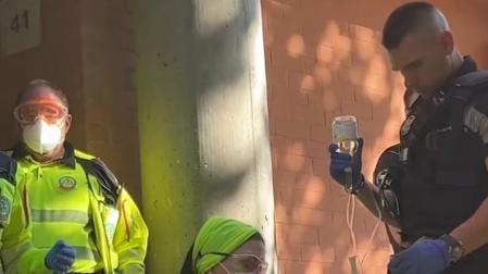 Miembros del SAMUR y agentes de Policía intentaron en vano reanimar al hombre