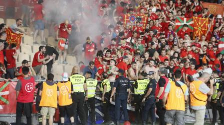 Momentos tensos tras la caída de una valla después del gol de Lucas Torró.