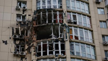 Daños en un edificio de Kiev tras un ataque de drones rusos