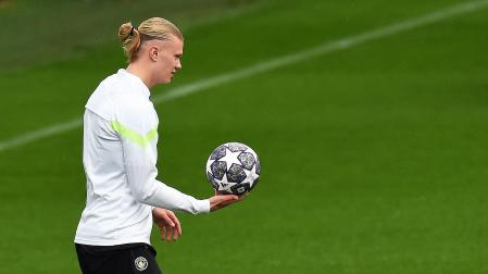 Erling Haaland durante el entrenamiento del Manchester City previo a la ida contra el Real Madrid.