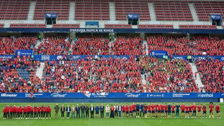 Fotos del entrenamiento de Osasuna en El Sadar ante 4.000 escolares de ‘Aula Rojilla’.