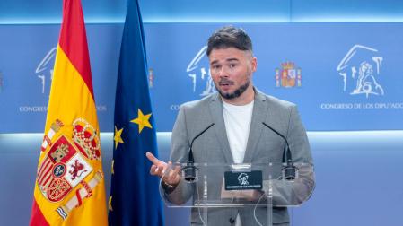 El portavoz de ERC en el Congreso, Gabriel Rufián, durante una rueda de prensa anterior a la Junta de Portavoces