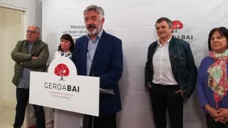 Koldo Martínez, candidato de Geroa Bai a la Alcaldía de Pamplona, en una rueda de prensa en su sede