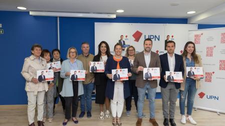 De izda. a dcha., los miembros de la lista de UPN Tudela: Margarita Carasusán Gascón, Puri Rodero Remón, Sebastiana Blanco Gamen, Anichu Agüera Angulo, Fernando Ferrer Molina, Verónica Gormedino López, Irune García García, Vesselina Krassimirova Garcheva, Alejandro Toquero Gil, Zeus Pérez Pérez y Reyes Carmona Blasco