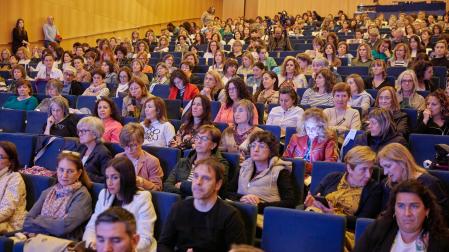 Público durante las jornada que organizó el Colegio de Enfermeras de Navarra.