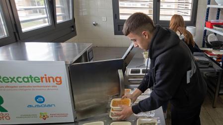 Estudiantes de ESO y Bachiller del colegio Padres Reparadores de Puente la Reina colaboran en la iniciativa 'Tejiendo redes sostenibles' de la Mancomunidad de Valdizarbe
