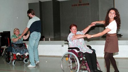 Clases de baile en el centro Infanta Elena en 1998