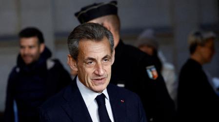 El expresidente francés Nicolas Sarkozy llegando a su juicio de apelación por cargos de corrupción y tráfico de influencias, en el juzgado de París