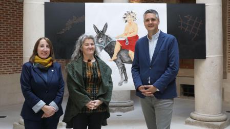 De izqda. a dcha: La directora del servicio de Museos, Susana Irigaray; la artista Angela Moreno; y el director general de Cultura, Ignacio Apezteguía