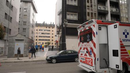 Vista del edificio de la calle Facetos de Oviedo donde dos niñas de 12 años han muerto al precipitarse por una ventana al patio de luces