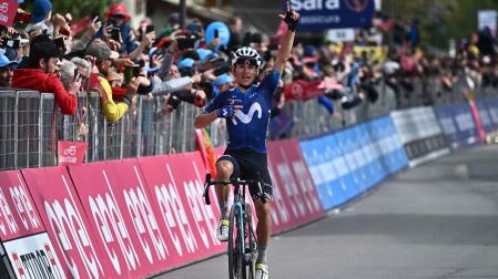 Einer Rubio celebra su victoria en la meta de Crans-Montana
