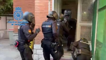 Agentes de Policía Nacional, durante la operación