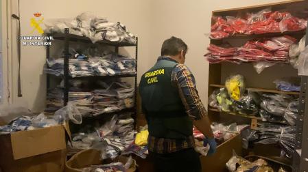 Los detenidos falsificaban prendas y accesorios