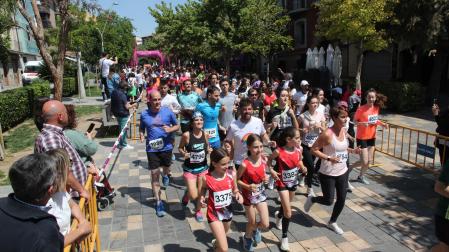 Los corredores, en el momento de la salida de la prueba absoluta desde la calle Herrerías
