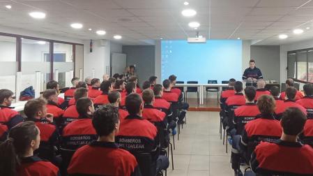 Participantes en el curso de Ingreso Básico de Bombero en la Escuela de Emergencias y Seguridad de Navarra