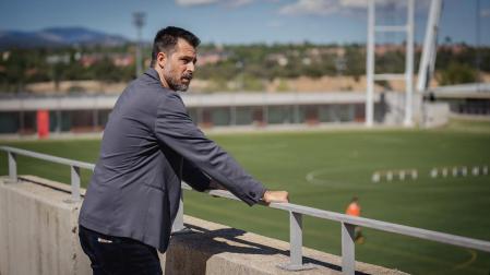 Hugo Silva da vida a Alberto Martín Ruiz, alias Beto, un exfutbolista reconvertido en representante de jugadores