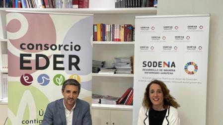 Sergio Villava (Consorcio Eder) y María Victoria Iriarte (directora de inversiones de Sodena) firmaron el convenio