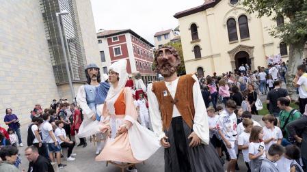 2022-09-23 Iruñea. San Fermin Txikiko txupinazoa eta giroa.

23-09-2022 Pamplona. Txupinazo y ambiente de San Fermín Txiki