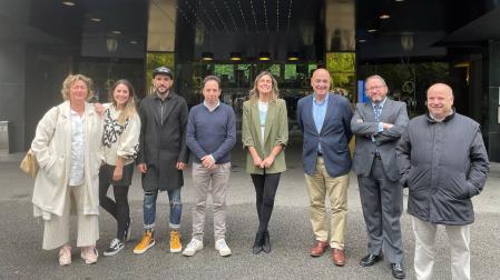 El jurado de los Premios Talento Gastro 2023 y organizadores del certamen: Ana Laguna (Academia Navarra de Gastronomía), Sara Nahum (Diario de Navarra), Eneko Izcue (Basque Culinary Center), David Yárnoz (El Molino de Urdániz), Alicia Nicolás (Grupo La Información), Javier Yurrita (El Diario Vasco), Víctor Sánchez (Hotel Tres Reyes) y Nacho Calvo (Asociación Hostelería Navarra)
