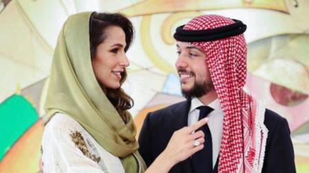 El príncipe heredero Hussein de Jordania con la arquitecta y empresaria saudí Rajwa Al Saif