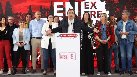 El socialista Guillermo Fernández Vara en su comparecencia tras el batacazo electoral en la votaciones del 28-M
