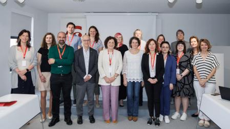 Foto de grupo de la consejera Maeztu con representantes de las 5 regiones europeas participantes en el encuentro