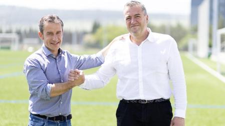 Ángel Alcalde, director de Tajonar (izda.) junto a Félix V ergara
