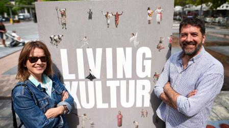 Marga Gutiérrez Díez, directora de la película, y Jokin Pascual, director de fotografía, presentaron este jueves 'Living Kultur' en los cines Golem Yamaguchi