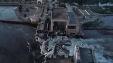Una explosión destruye una presa en el sur de Ucrania y Kiev acusa a Rusia