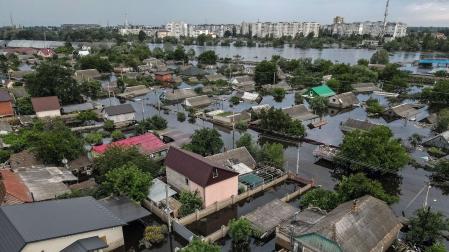 La rotura de la presa de Kajovka ha provocado inundaciones en el área de Níkopol
