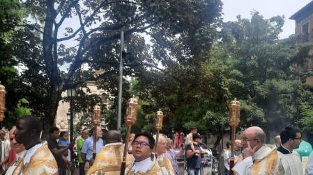 Pamplona sale a la calle para celebrar la festividad del Corpus