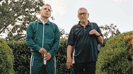 Los actores Sebastian Maniscalco y Robert de Niro, en un fotograma del filme dirigido por Laura Terruso