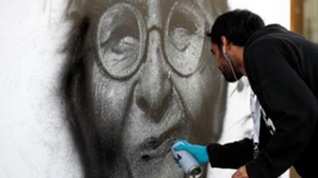 El artista urbano navarro Eneko at competirá en el V Concurso de Arte Urbano Adiós?