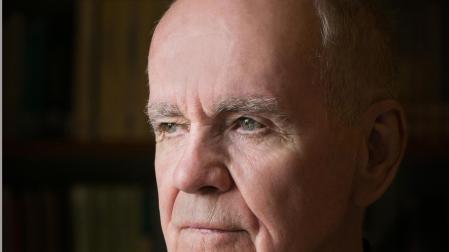 Fotografía del 12 de agosto de 2014 de Cormac McCarthy, cedida por Beowulf Sheehan