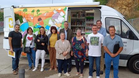 Representantes de las nuevas localidades que se adhieren al bibliobús