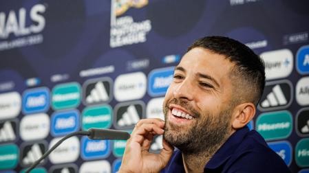 El defensa de la selección española, Jordi Alba durante la rueda de prensa tras el entrenamiento para preparar las semifinales de la Liga de las Naciones