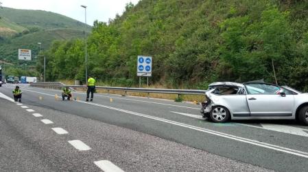 Estado del vehículo tras el accidente en la intersección de la NA-4020 y N-121-A