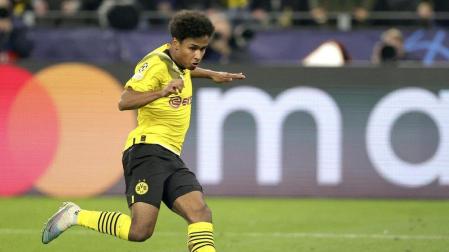 El delantero alemán Karim Adeyemi, del Borussia Dortmund