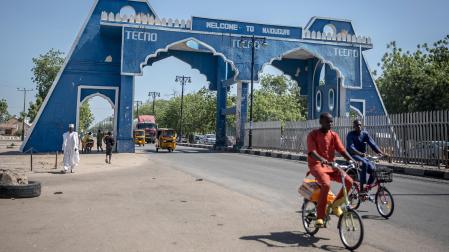 Varias personas en un calle de la localidad de Maiduguri, en el estado de Borno, donde opera con frecuencia Boko Haram
