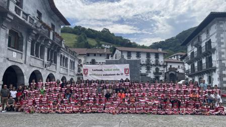 Imagen de los componentes que integran las diferentes categorías de fútbol en la sociedad Aurrera de Leitza.