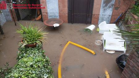 Las lluvias provocan una decena de intervenciones en Tudela por caídas de árboles e inundaciones
