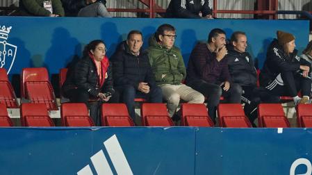 Rafa del Amo, el segundo por la izquierda, en un partido anterior de Osasuna Femenino