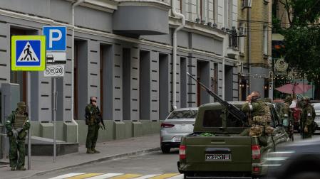 Tras un fulgurante avance durante buena parte del día de ayer hacia Moscú de unos 5.000 mercenarios del grupo Wagner armados hasta los dientes, su jefe, Evgueni Prigozhin, publicó a última hora de la tarde un nuevo audio para anunciar el fin de su rebelión